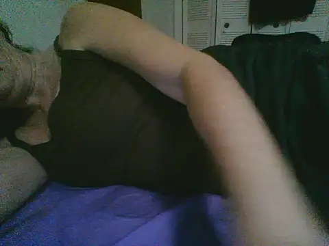 Snapshot of Emilylyn2501 chatting on 11/14/25, 12:09 Emilylyn2501 online show from 11/14/25, 12:09