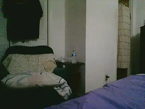 Snapshot of Emilylyn2501 chatting on 11/30/25, 02:26 Emilylyn2501 online show from 11/30/25, 02:26