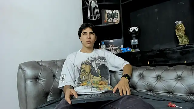 HeellBoy  online show from 11/10/25, 07:57