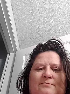 Snapshot of staceysmomfow chatting on 01/03/25, 02:51 staceysmomfow online show from 01/03/25, 02:51