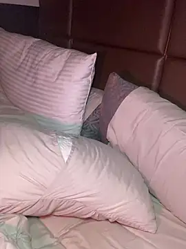 CrownedNyaries online show from 12/28/24, 01:59