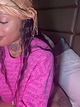 CrownedNyaries online show from 01/02/25, 05:39