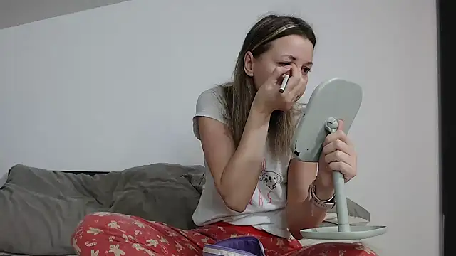 Snapshot of SweetMaddy888 chatting on 12/08/24, 04:04 SweetMaddy888 online show from 12/08/24, 04:04