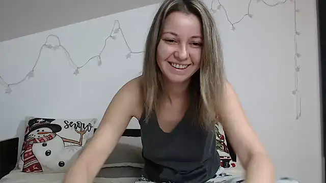 Snapshot of SweetMaddy888 chatting on 12/14/24, 04:01 SweetMaddy888 online show from 12/14/24, 04:01