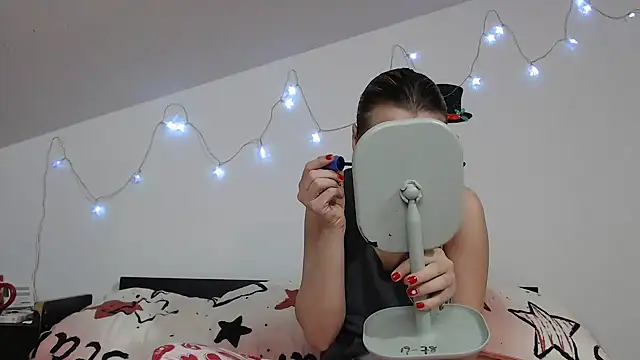 Snapshot of SweetMaddy888 chatting on 01/12/25, 04:10 SweetMaddy888 online show from 01/12/25, 04:10