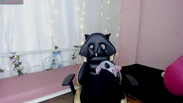 Snapshot of Abigail_Wilson_ chatting on 12/23/24, 08:03 Abigail Wilson online show from 12/23/24, 08:03