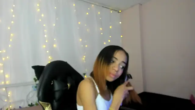 Snapshot of Abigail_Wilson_ chatting on 02/04/25, 08:28 Abigail Wilson online show from 02/04/25, 08:28