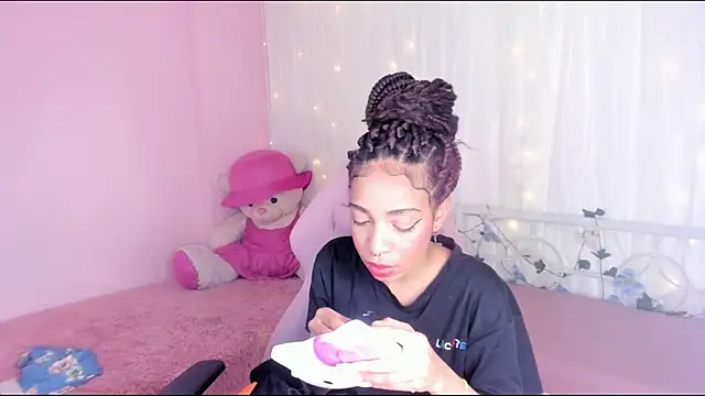 Snapshot of Abigail_Wilson_ chatting on 03/11/25, 08:20 Abigail Wilson online show from 03/11/25, 08:20