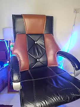 Snapshot of Black-Pearll chatting on 02/04/25, 02:43 Black-Pearll online show from 02/04/25, 02:43