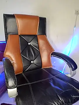 Snapshot of Black-Pearll chatting on 02/07/25, 02:37 Black-Pearll online show from 02/07/25, 02:37