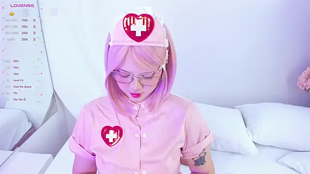 NanaOsaky online show from 02/10/25, 12:39