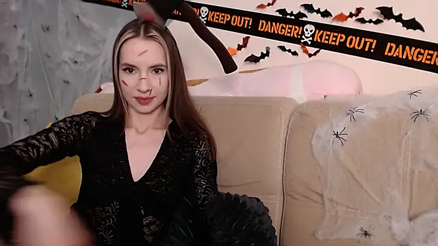 AmbrielHailey online show from 10/31/25, 10:11