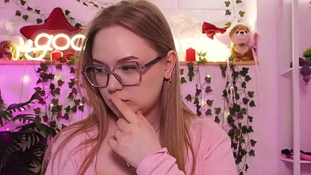 MonicaAsis online show from 04/15/26, 07:58