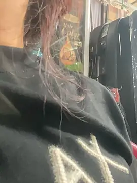 Snapshot of Cesywet chatting on 02/16/25, 03:15 Cesywet online show from 02/16/25, 03:15