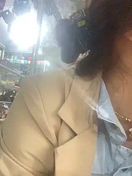 Snapshot of Cesywet chatting on 02/23/25, 01:46 Cesywet online show from 02/23/25, 01:46