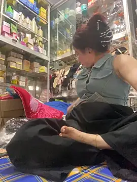 Snapshot of Cesywet chatting on 02/27/25, 05:45 Cesywet online show from 02/27/25, 05:45