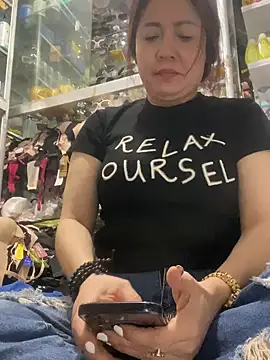 Snapshot of Cesywet chatting on 03/09/25, 08:40 Cesywet online show from 03/09/25, 08:40