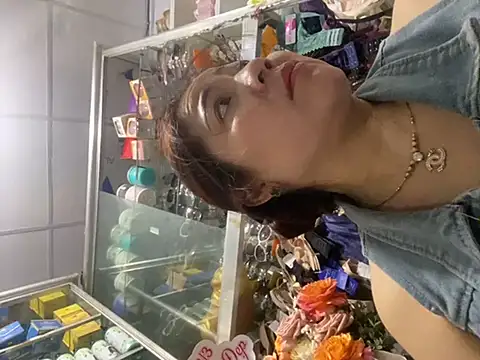 Snapshot of Cesywet chatting on 03/10/25, 10:15 Cesywet online show from 03/10/25, 10:15