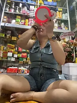 Snapshot of Cesywet chatting on 03/14/25, 06:21 Cesywet online show from 03/14/25, 06:21