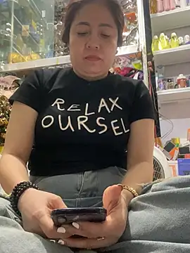 Snapshot of Cesywet chatting on 03/20/25, 10:10 Cesywet online show from 03/20/25, 10:10