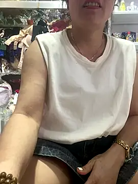 Snapshot of Cesywet chatting on 09/17/25, 06:26 Cesywet online show from 09/17/25, 06:26