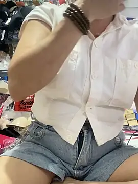 Snapshot of Cesywet chatting on 10/01/25, 04:51 Cesywet online show from 10/01/25, 04:51