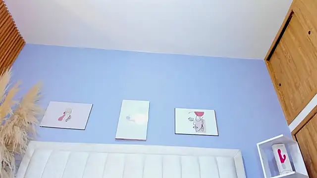 Snapshot of Paula-Brown1 chatting on 02/01/25, 10:34 Paula-Brown1 online show from 02/01/25, 10:34