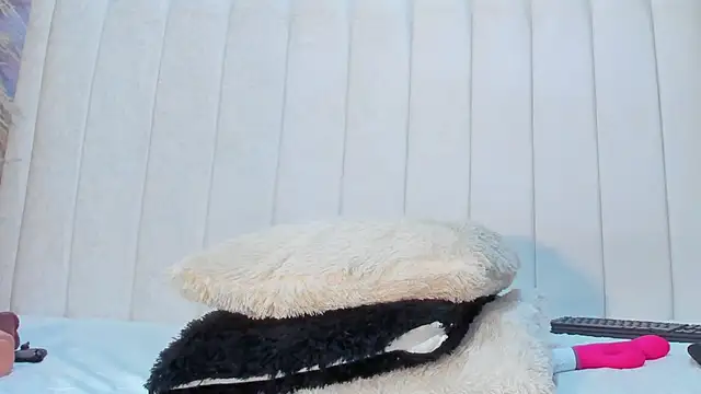 Snapshot of Paula-Brown1 chatting on 02/14/25, 10:25 Paula-Brown1 online show from 02/14/25, 10:25