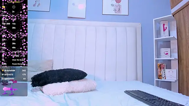 Snapshot of Paula-Brown1 chatting on 03/20/25, 10:18 Paula-Brown1 online show from 03/20/25, 10:18