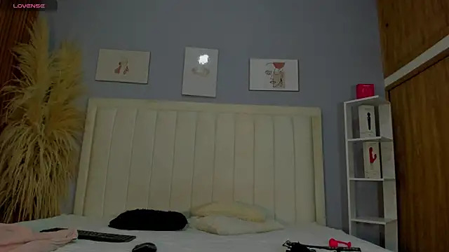 Snapshot of Paula-Brown1 chatting on 10/17/25, 07:05 Paula-Brown1 online show from 10/17/25, 07:05