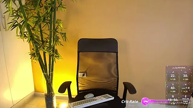 Snapshot of candyy_bella chatting on 11/08/25, 03:34 candyy bella online show from 11/08/25, 03:34