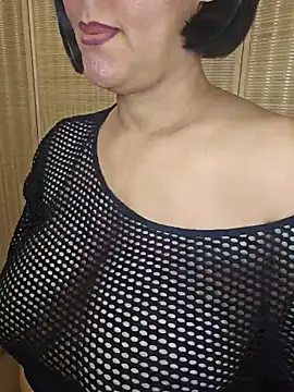 Snapshot of Foxlady2271 chatting on 12/19/24, 10:32 Foxlady2271 online show from 12/19/24, 10:32