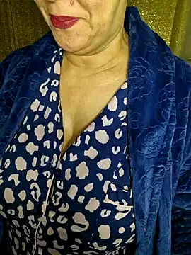 Snapshot of Foxlady2271 chatting on 01/04/25, 03:28 Foxlady2271 online show from 01/04/25, 03:28