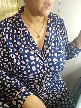 Snapshot of Foxlady2271 chatting on 01/29/25, 09:55 Foxlady2271 online show from 01/29/25, 09:55