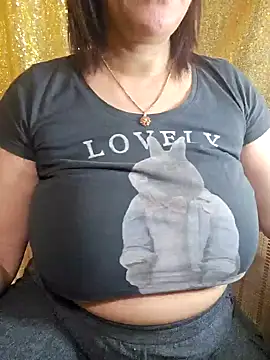 Snapshot of Foxlady2271 chatting on 02/02/25, 01:45 Foxlady2271 online show from 02/02/25, 01:45