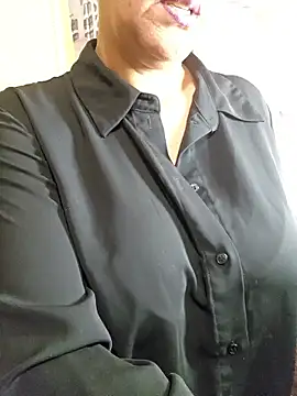 Snapshot of Foxlady2271 chatting on 02/13/25, 09:49 Foxlady2271 online show from 02/13/25, 09:49