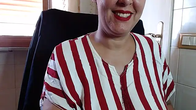 Snapshot of Foxlady2271 chatting on 05/27/26, 08:55 Foxlady2271 online show from 05/27/26, 08:55