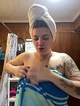 Snapshot of susanahart chatting on 12/13/24, 11:45 susanahart online show from 12/13/24, 11:45