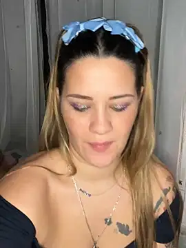 Snapshot of susanahart chatting on 12/14/24, 11:01 susanahart online show from 12/14/24, 11:01