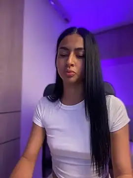 maddy bronw  online show from 01/11/25, 12:22