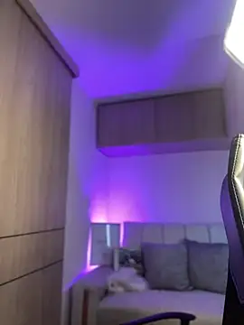 maddy bronw  online show from 01/11/25, 09:04