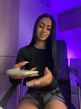 maddy bronw  online show from 01/12/25, 06:39