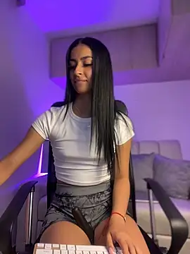 maddy bronw  online show from 01/14/25, 01:36