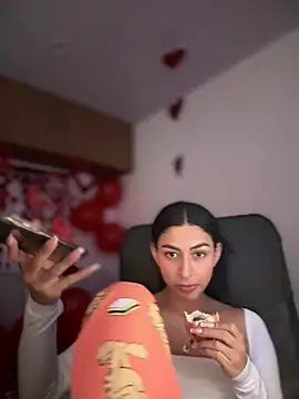 maddy bronw  online show from 02/13/25, 09:06