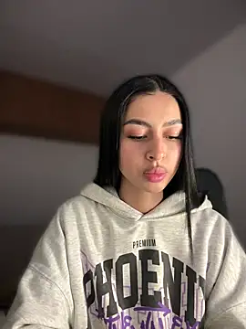 maddy bronw  online show from 02/18/25, 12:04