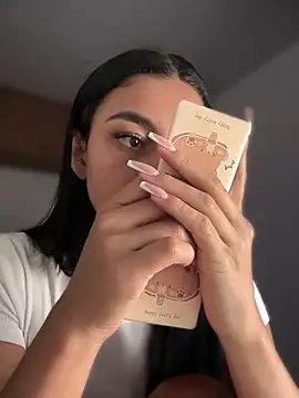 maddy bronw  online show from 02/18/25, 03:10