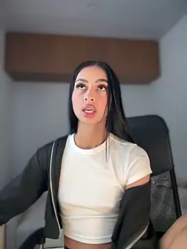 maddy bronw  online show from 02/24/25, 09:41