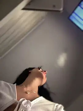 maddy bronw  online show from 03/02/25, 05:44