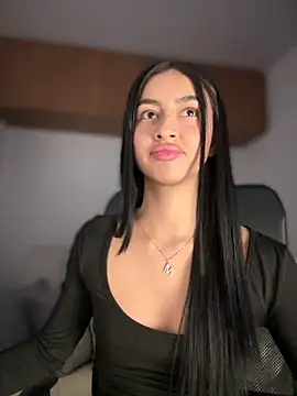 maddy bronw  online show from 03/19/25, 03:52