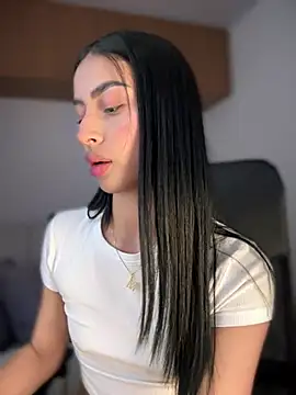 maddy bronw  online show from 03/19/25, 08:43